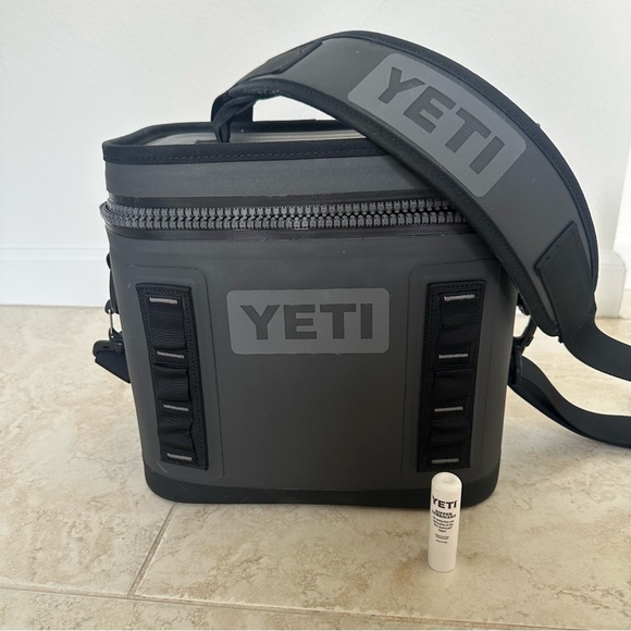 YETI Grey Hopper Flip Top Cooler Lunch Pail Lunch Box With Strap